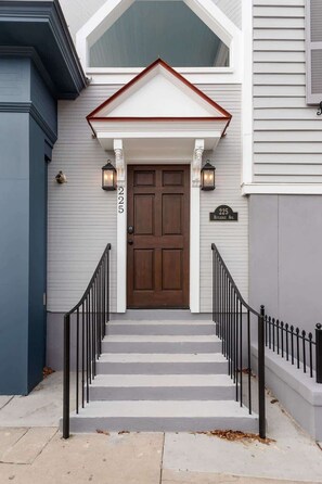 Exterior detail - Beautiful 4BR DT Charleston - Best Location! (Charleston)