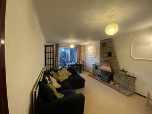 TV - Serene 3/4BR in Harborne (Harborne)