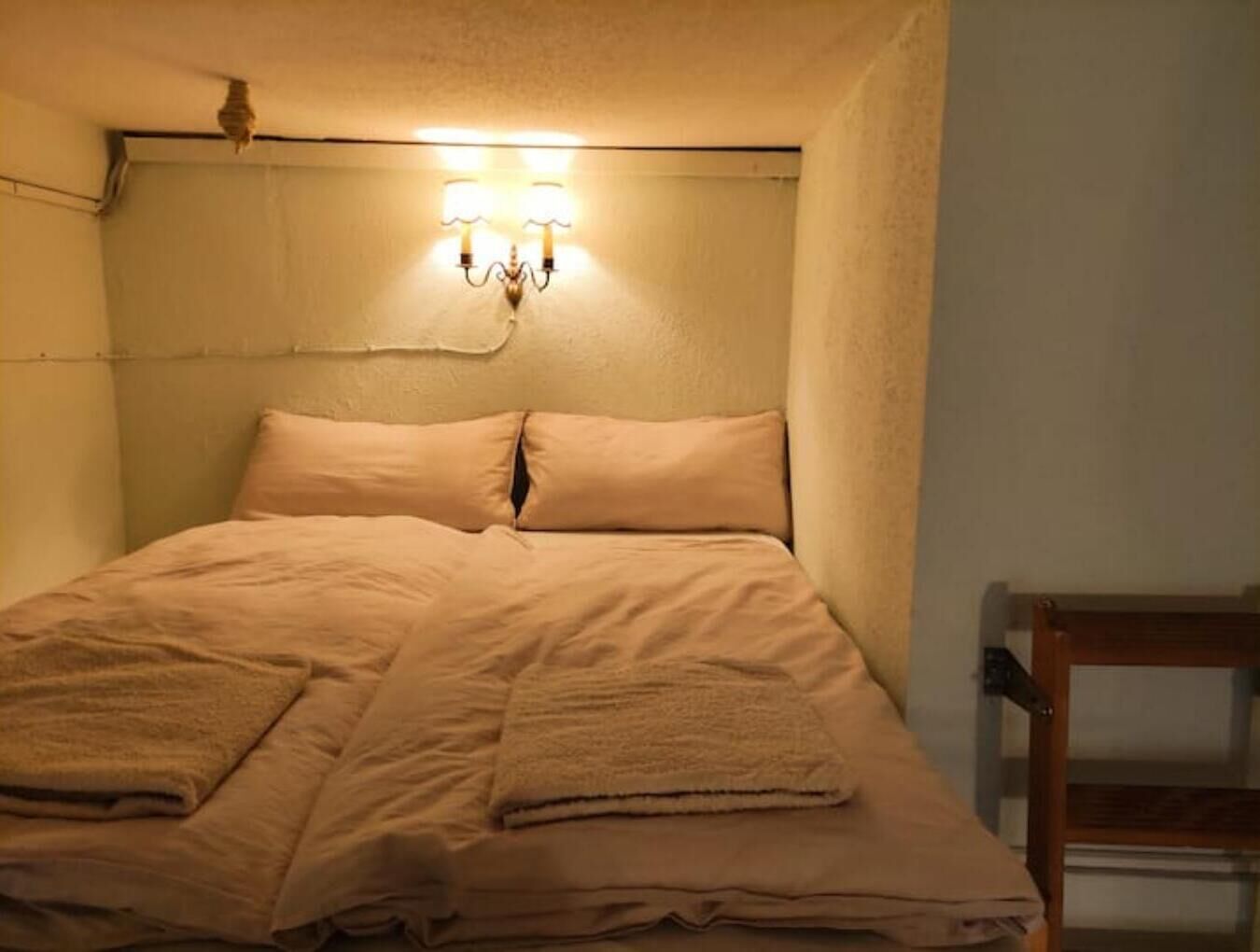 the cozy niche on our high plateau area above the kitchen...