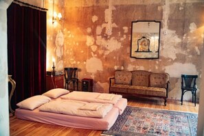 3 Schlafzimmer, Schreibtisch, Bügeleisen/Bügelbrett, WLAN
