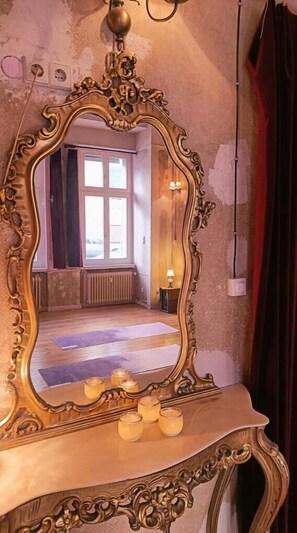 Interior - Historical Vibes in Bohemian Art Gallery for an Alternative Stay,heart of Berlin (Berlin)