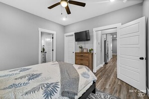 3 habitaciones, escritorio, tabla de planchar con plancha y wifi 