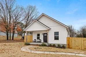 Exterior - Central Getaway Off of I-49 (Springdale)
