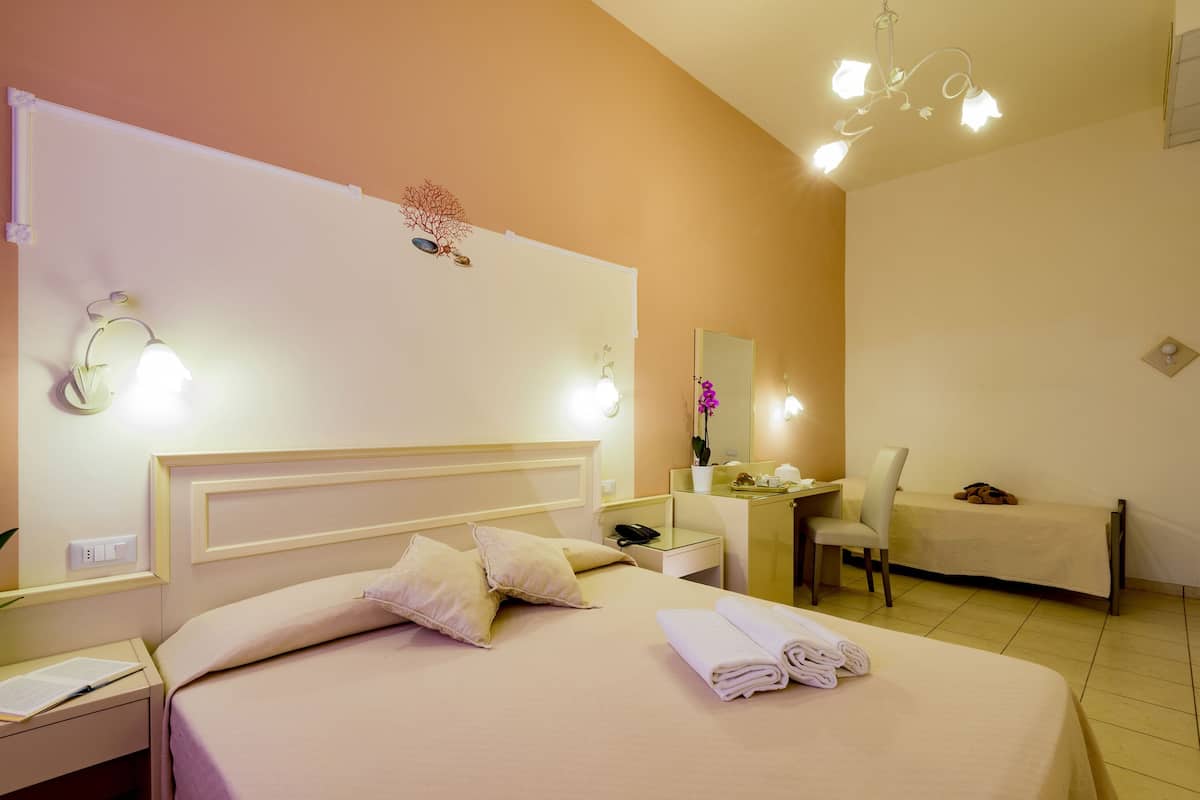 Double or Twin Room | In-room safe, blackout drapes, free WiFi
