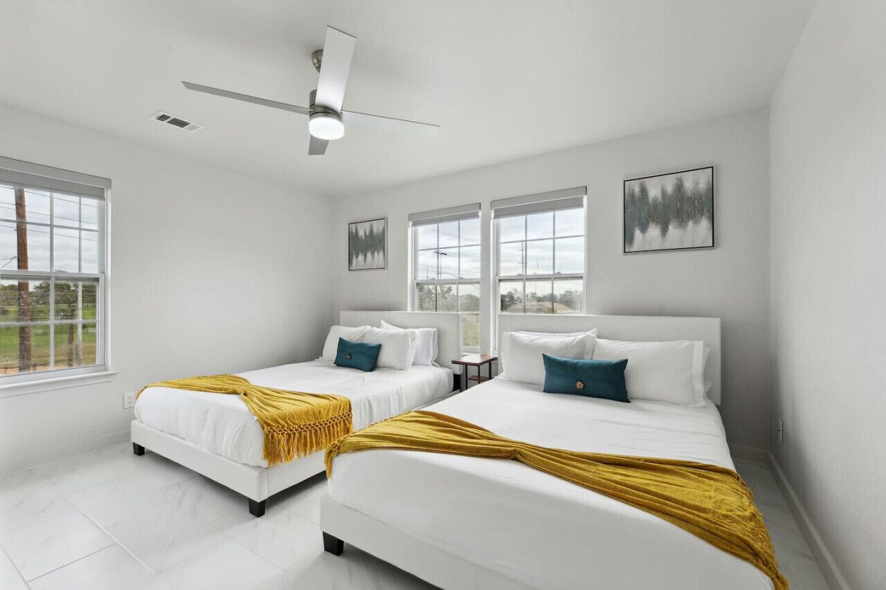 4 bedrooms, desk, iron/ironing board, WiFi