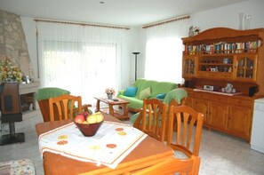 TV, fireplace, DVD player - SAONA VILLAS (CP IRIS): villa for 8 people, private swimming pool (Les Tres Cales)
