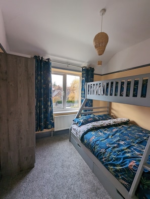 5 bedrooms, iron/ironing board, travel cot, Internet