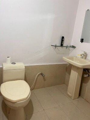Deluxe Double Room | Bathroom