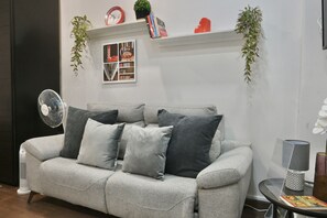 TV - HERMOSO APARTAMENTO TIPO ESTUDIO EN MADRID SFL5 (Madrid)