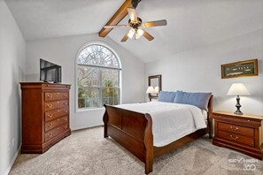 4 bedrooms, free WiFi, bed sheets - Riverfront Relaxation (Cotter)