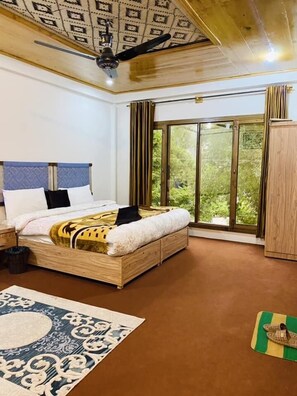 Deluxe Double Room | Soundproofing, iron/ironing board, free WiFi