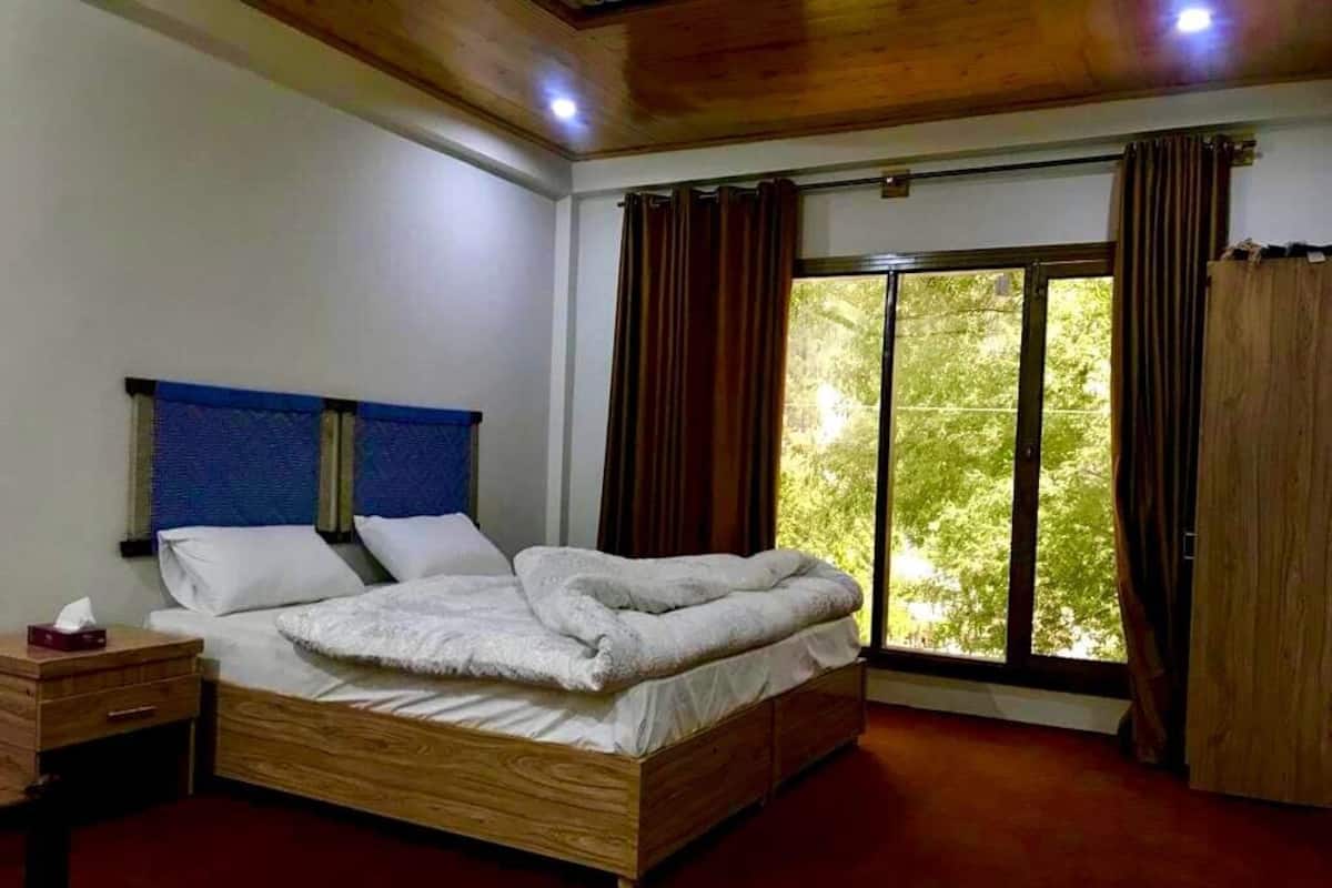 Habitación Deluxe doble | Sistema de insonorización, tabla de planchar con plancha, wifi gratis