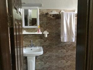 Deluxe Double Room | Bathroom | Shower, designer toiletries, towels, soap