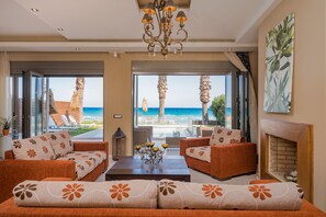 Smart TV, fireplace, books, stereo - Gaia Deluxe SeaFront Villa, with Private Pool & Direct Access to the Beach  (Zakynthos)