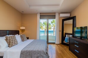 6 bedrooms, in-room safe, iron/ironing board, travel cot - Gaia Deluxe SeaFront Villa, with Private Pool & Direct Access to the Beach  (Zakynthos)