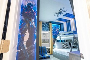 5 Schlafzimmer, Schreibtisch, Bügeleisen/Bügelbrett, WLAN