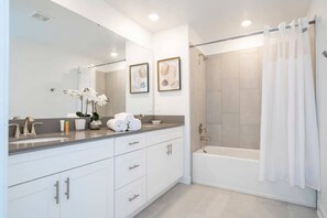 Shower, hair dryer, towels, shampoo - Stunning 5 Bd w/ Pool @ Storey Lake Resort 2400 (Kissimmee)