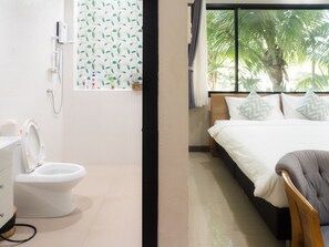 Family Room | Free WiFi, bed sheets - Beaver Club Homestay (Hang Dong)
