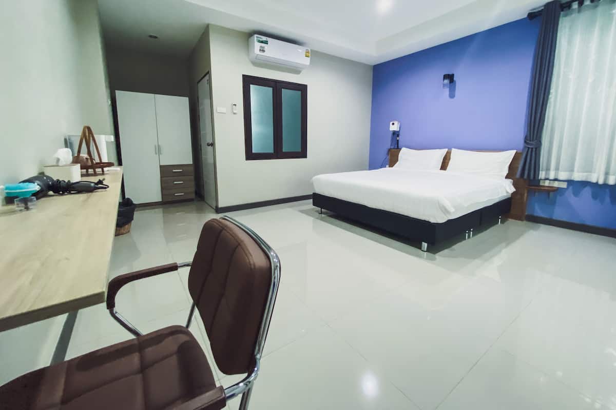 Standard Double Room | Free WiFi, bed sheets