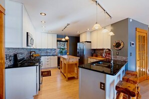 冰箱、微波炉、烤箱、炉灶