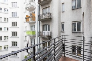 Balcony - Spacious 2 Bedroom Apartment by Renters (Warsaw)