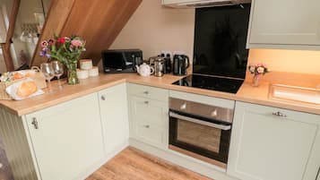 Réfrigérateur, lave-vaisselle, bouilloire électrique, grille-pain