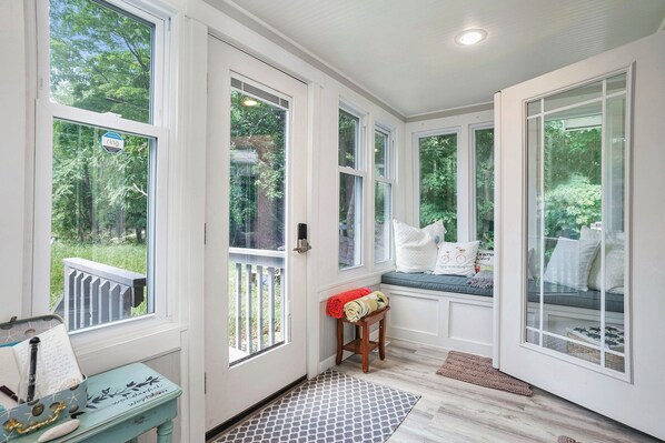 Interior - Sun, Sand & Lake Views – Cozy Beachside Cottage steps to Lake Michigan
. (Muskegon)