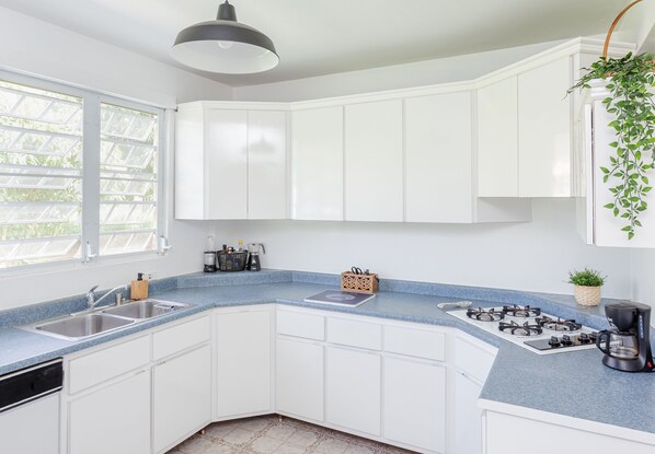 Herdplatte, Wasserkocher mit Kaffee-/Teezubehör