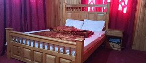 Soundproofing, iron/ironing board, free WiFi - Kashmir Dosut Lodges POK (Sharda)