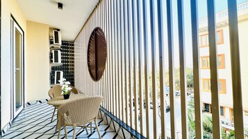 Standard Two-Bedroom Apartment | Verönd/útipallur