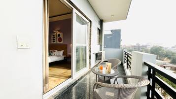 Deluxe Room with Balcony | Balkongutsikt