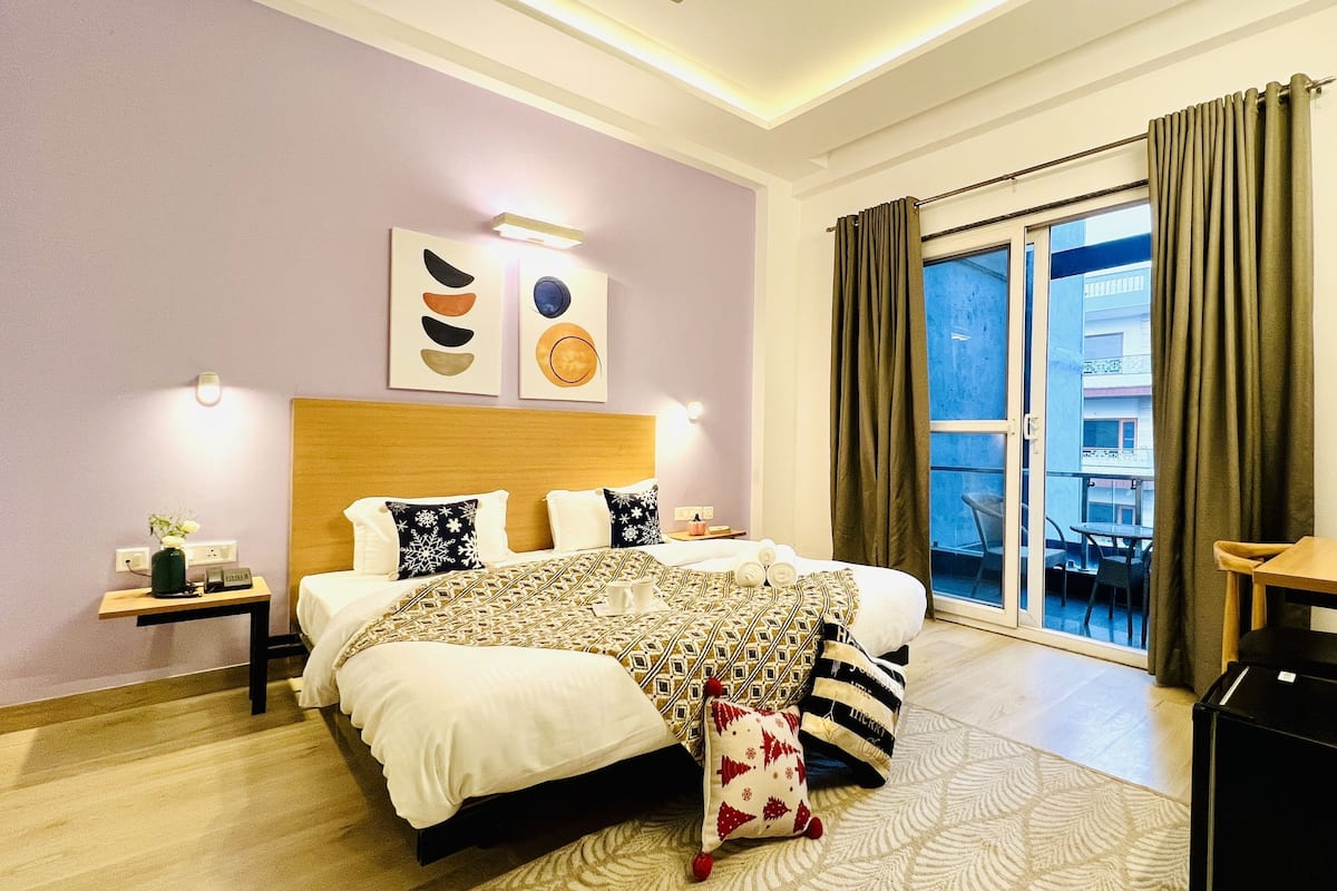 Superior King Room | 1 kamar tidur, brankas, meja kerja, dan kedap suara