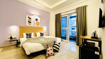 Caja de seguridad en la habitación y escritorio 