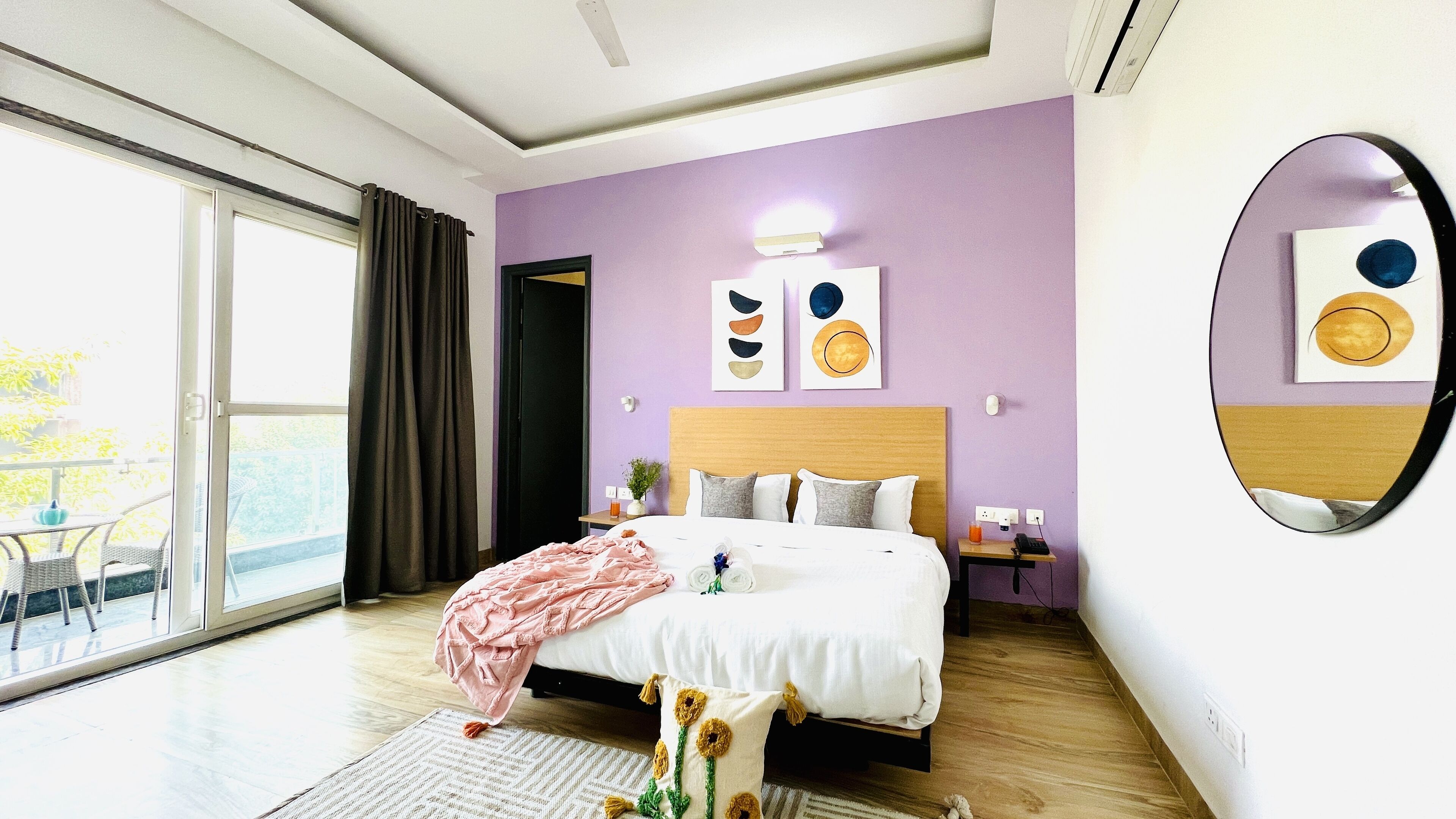 Superior King Room | In-room safe, desk, soundproofing, iron/ironing board