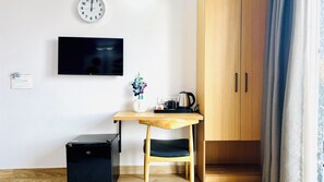 Caja de seguridad en la habitación y escritorio 