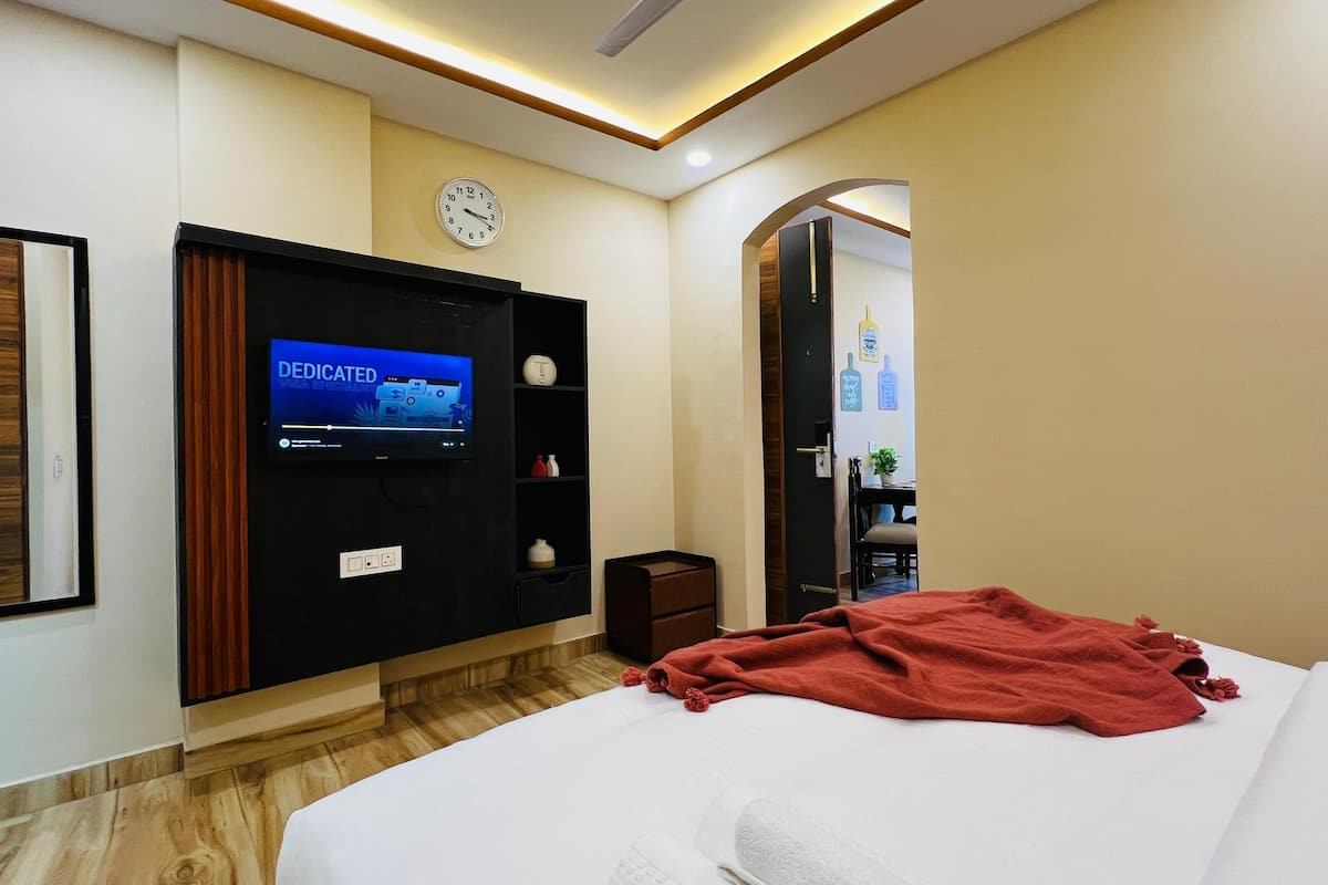 Standard One Bedroom Apartment | 1 bedroom, in-room safe, desk, soundproofing