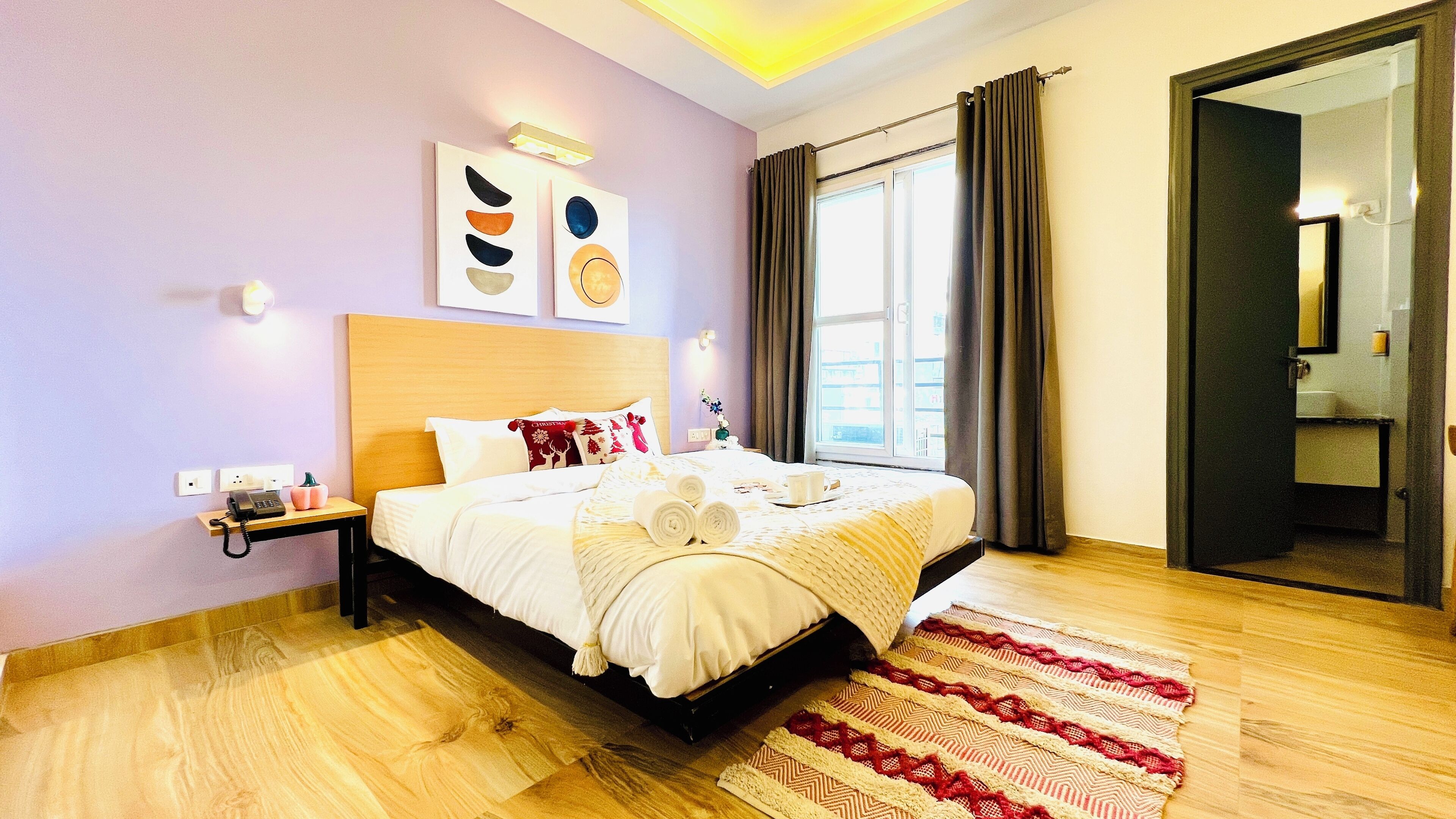 Deluxe Room | Premium bedding, down duvets, in-room safe, individually decorated