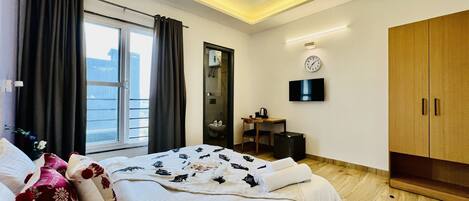 1 habitación, caja de seguridad en la habitación y escritorio