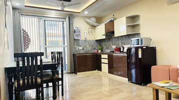Standard Two-Bedroom Apartment | 私人廚房 | 電熱水壺