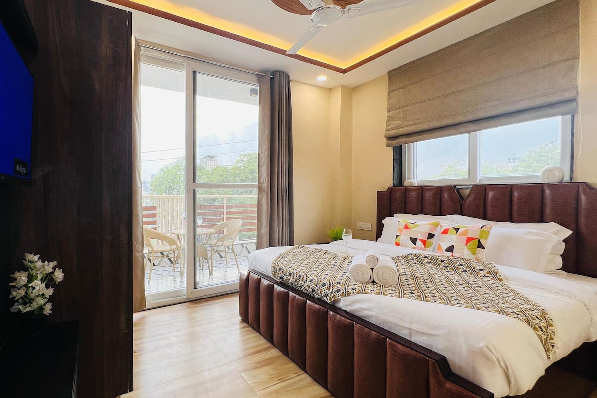 Superior One-Bedroom Apartment | 1 kamar tidur, brankas, meja kerja, dan kedap suara
