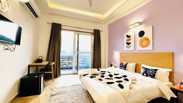 Deluxe Room with Balcony | In-room safe, desk, soundproofing, iron/ironing board