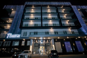 Front of property - De Phantom Continental Hotel Lekki  (Lekki)