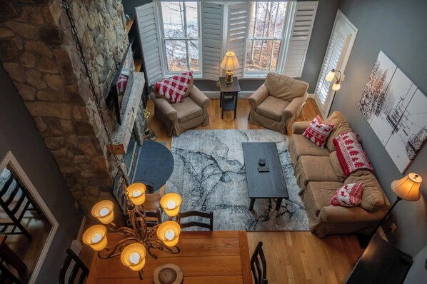 Fernseher, Kamin, Arbeitsbereiche