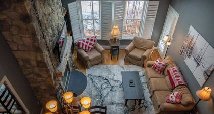 3-BR Winterplace Ski-In/Out Okemo Condo w/ Loft