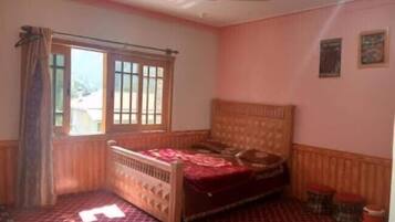 تجهيزات عازلة للصوت ومكواة/لوح كي وواي فاي مجانًا