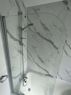Classic Room | Bathroom - St Cuthbert St Royal Suites (Kirkcudbright)