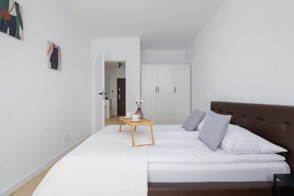 1 habitación, tabla de planchar con plancha, wifi y ropa de cama 