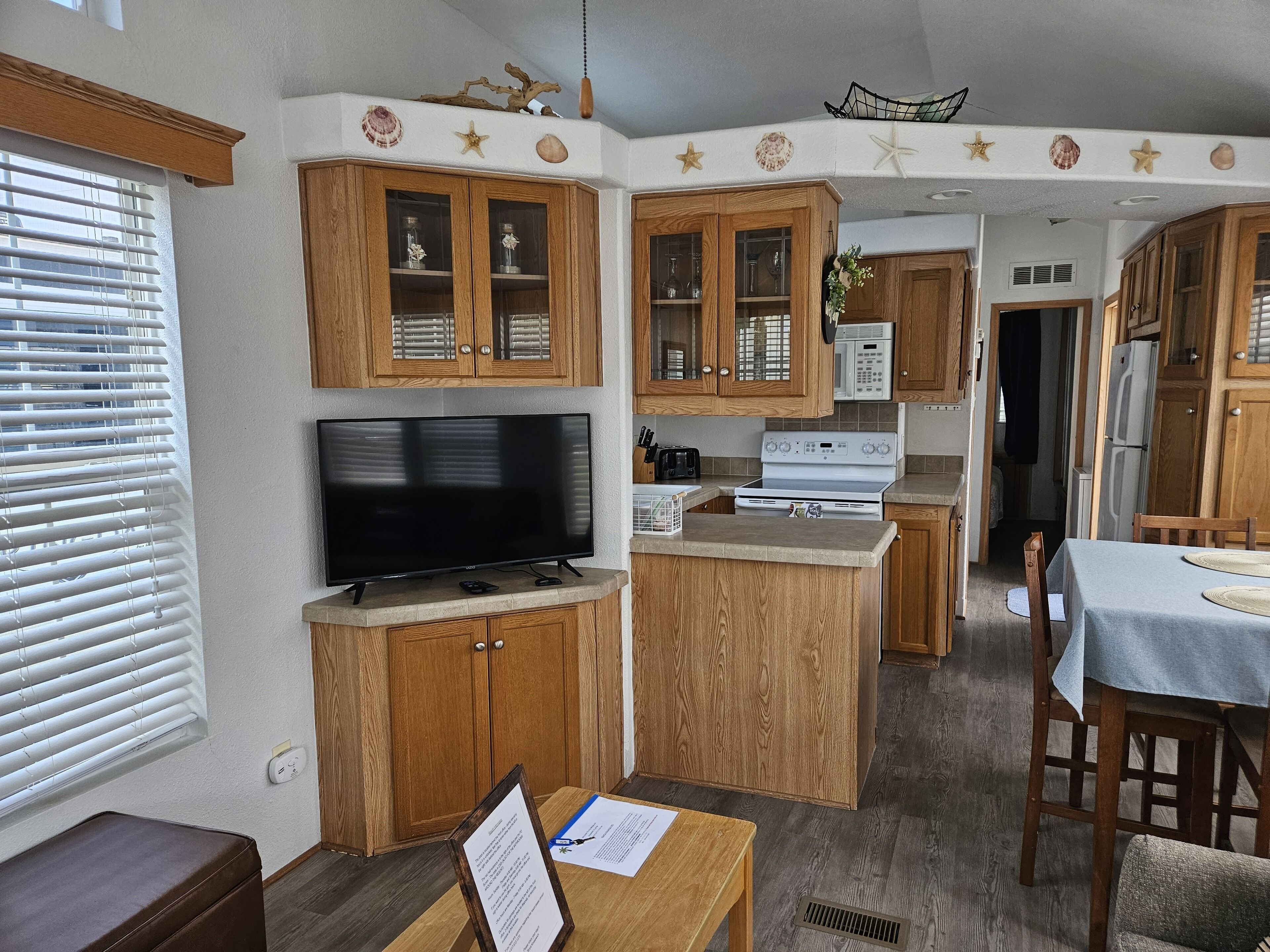 冰箱、微波炉、烤箱、炉灶