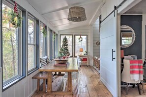 Interior - 'the Chalet on Sinclair' w/ Private Dock & Kayaks! (Eatonton)