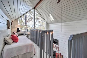 Interior - 'the Chalet on Sinclair' w/ Private Dock & Kayaks! (Eatonton)